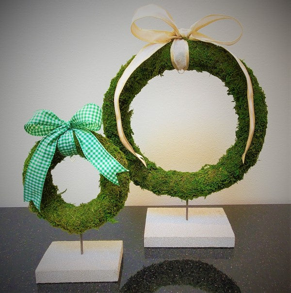 Easter Wreath Stand by Pixen